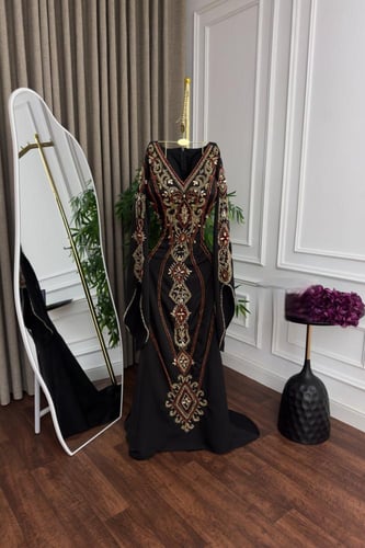 جلابية فخمة سوداء بتطريز يدوي فاخر