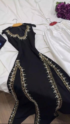 جلابيات راقية بتطريز فخم ولمسة ملكية تتوفر بلونين...