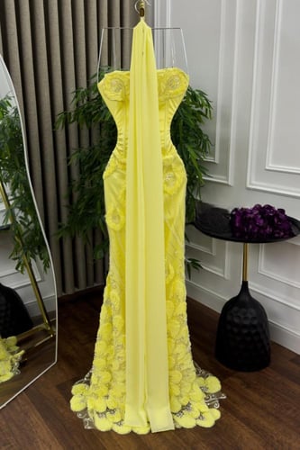 فساتين سهره أصفر كلفة تطريز مع شال