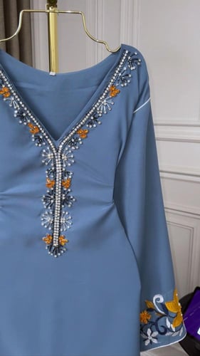 جلابية فاخرة بتطريز تراثي باللونالسماوي لإطلالة را...