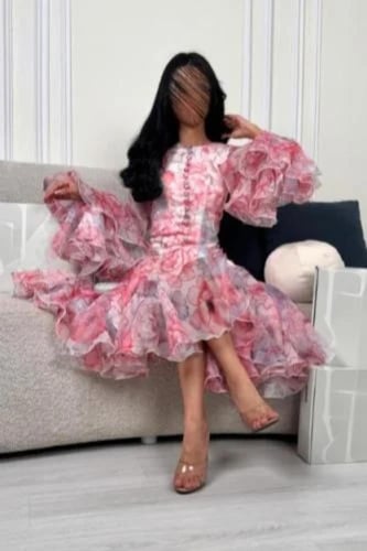 فستان أورجانزا بطبعات الورود وأكمام كشكش