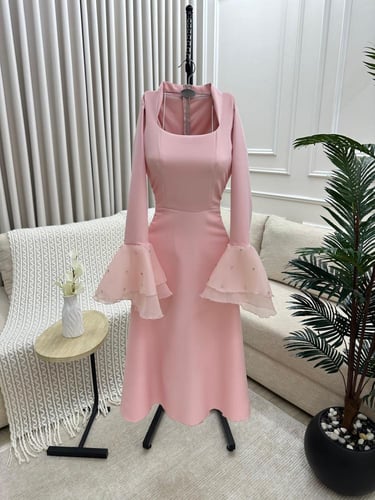 فستان للعيد فاخر وردي بأكمام أورجنزا مطرزة وتنورة...