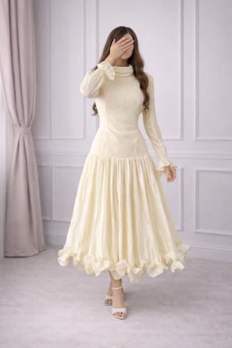 فساتين ناعمة للعيد 2026 - فستان ميد كريمي دانتيل ك...