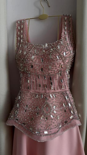 فستان سهره وردي طويل تطريز يدوي