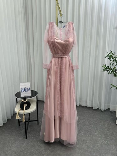 فستان سهرة وردي للحوامل تفته مع تل- فساتين حوامل