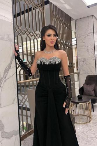 فستان أسود ملكي لمسة فخامة وأنوثة آسرة