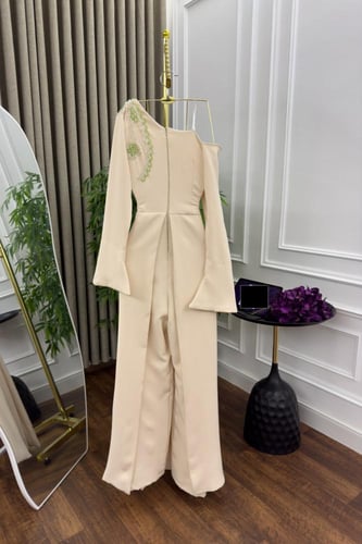 جمبسوت العيد أنيق بكتف واحد وتطريز فاخر – سهرة 202...