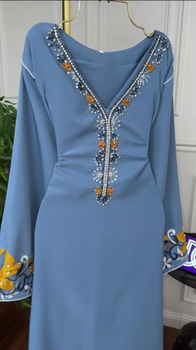 جلابية فاخرة بتطريز تراثي باللونالسماوي لإطلالة را...