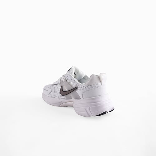 حذاء نايك رجالي ابيض