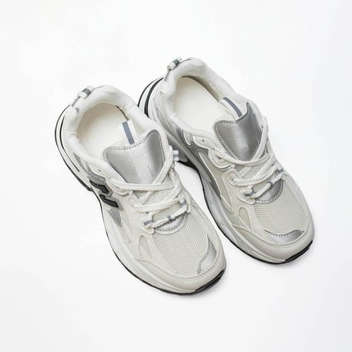 حذاء فاشون ابيض نسائي