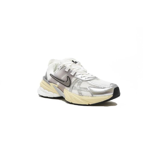 حذاء NIKE نسائي