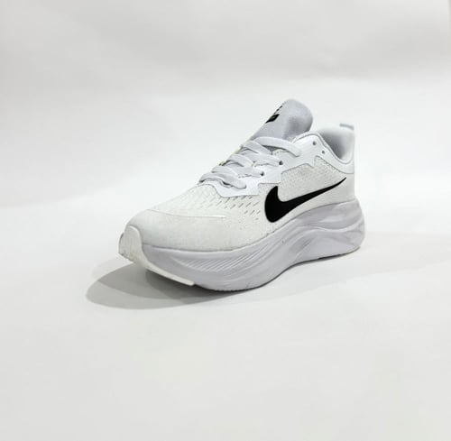 حذاء نايك ابيض نسائي