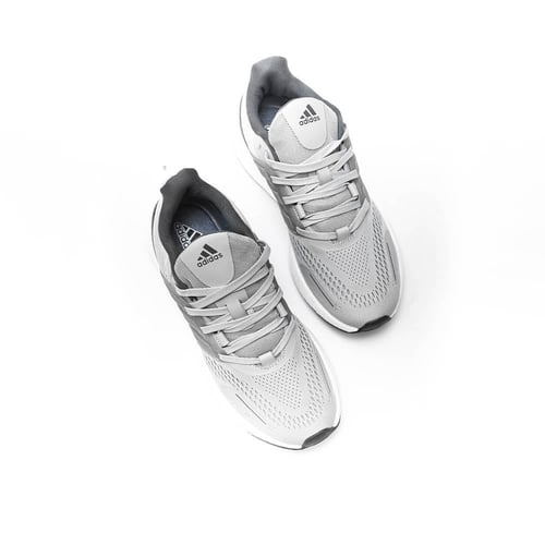 حذاء أديداس رمادي