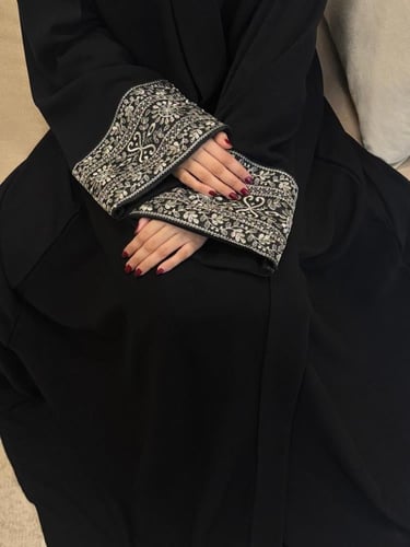 عباية نون تطريز ذهبي