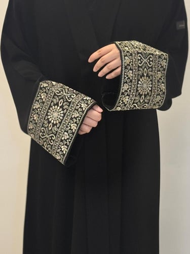 عباية نون تطريز ذهبي