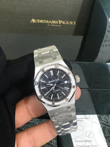 ساعة ap عدة اللوان