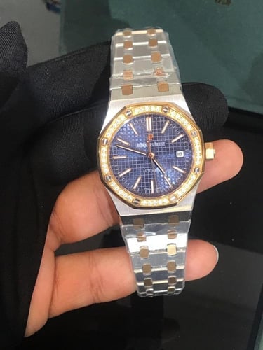 ساعة ap عدة اللوان