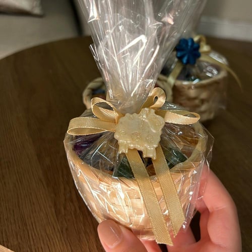 سلة توزيعات مستكة معطرة (٥٠ حبة)