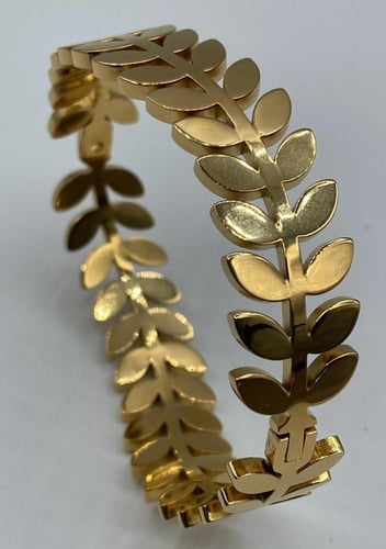 إسواره نسائية راقيه مصنوعه الستانلس ستيل المتين. م...