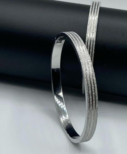 إسواره نسائية راقيه مصنوعه الستانلس ستيل المتين, م...