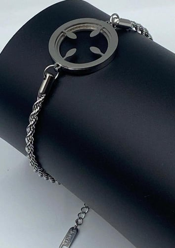 إسواره نسائية أنيقة مصنوعه من الستانلس ستيل عالي ا...