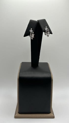 حلق نسائيJEWELRY أنيق بتصميمه العصري والراقي, مودي...