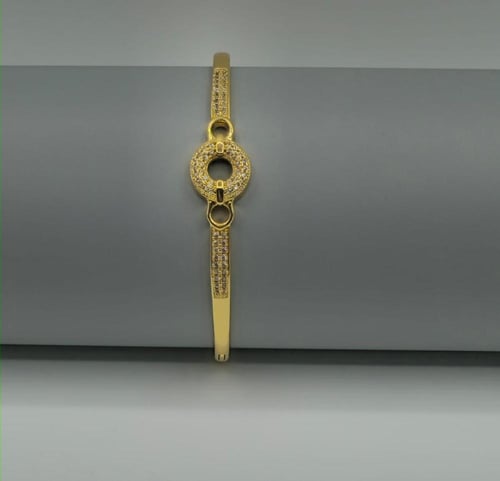 إسواره نسائية راقيه مصنوعه الستانلس ستيل مقاوم للص...