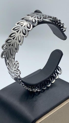 إسواره نسائية راقيه مصنوعه الستانلس ستيل المتين, م...