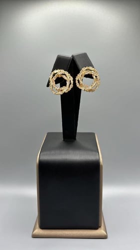 حلق نسائي Zircon Stone أنيق بتصميمه العصري والراقي...