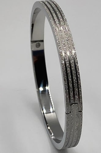 إسواره نسائية راقيه مصنوعه الستانلس ستيل المتين, م...