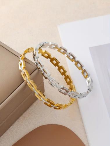 سوار بتصميم كلاسيكي