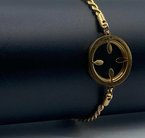 إسواره نسائية أنيقة مصنوعه من الستانلس ستيل عالي ا...