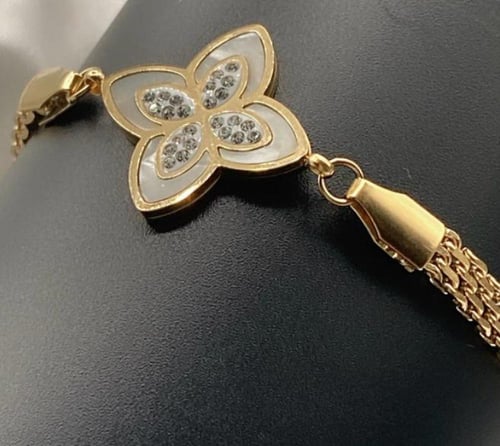 إسواره نسائية أنيقة مصنوعه من الستانلس ستيل عالي ا...