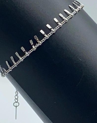 إسواره نسائية أنيقة مصنوعه من الستانلس ستيل عالي ا...