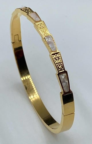 إسواره نسائية راقيه مصنوعه الستانلس ستيل المتين, م...