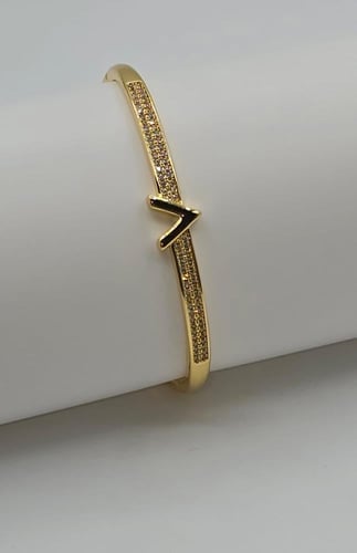 إسواره نسائية راقيه مصنوعه الستانلس ستيل مقاوم للص...