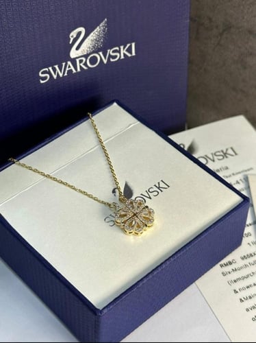 سلسال على شكل قلوب مرصعة هو الهدية المثالية لك أو...