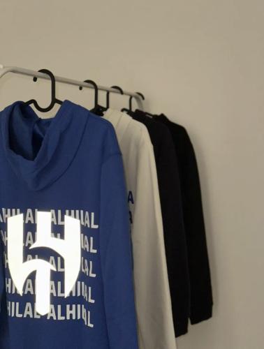 بلوڤر الهلال المضيء