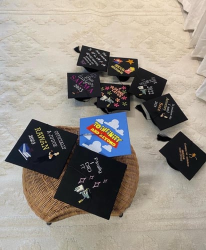 قبعة التخرج تطريز