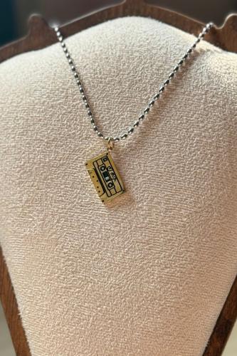 سلسال شريط ذهبي .