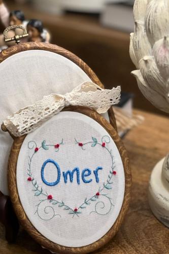 تطريز بالاسم- تصميم رقيق