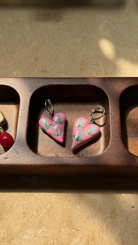 حلق قلب وردي