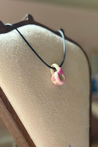 سلسال كوب بقلب وردي.