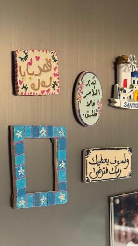 مغناطيس مكتب أو ثلاجة بعبارة من إختيارك.