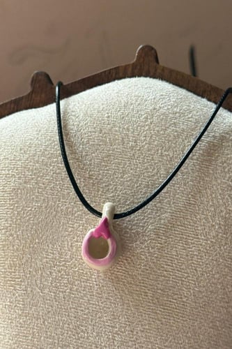 سلسال كوب بقلب وردي.