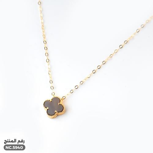 قلادة ذهب عيار 18 بتعليقة بلون بني هادئ (NC.5940)