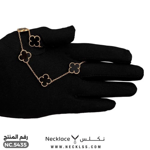قلادة ذهب عيار 18 بتصميم زهرة بلون أسود فاخر (NC.5...