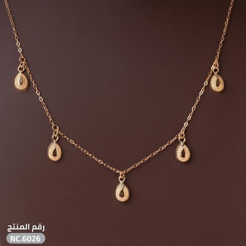 قلادة ذهب عيار 21 تصميم دلايات بفص أسود (NC.6026)