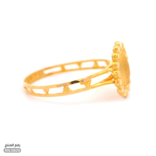 خاتم ذهب عيار 21 تصميم بيضاوي بإطار ذهبي فاخر (RN....