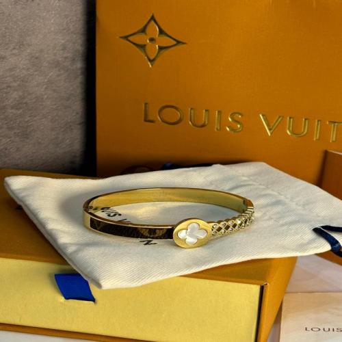 أسوارة نسائيه أنيقة - من ماركة لويس فيتون